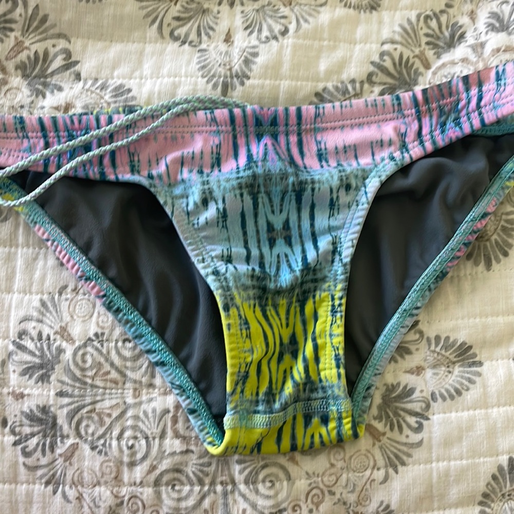 MLAACW x Jolyn, purple, bleus nd green printed bikini bottom